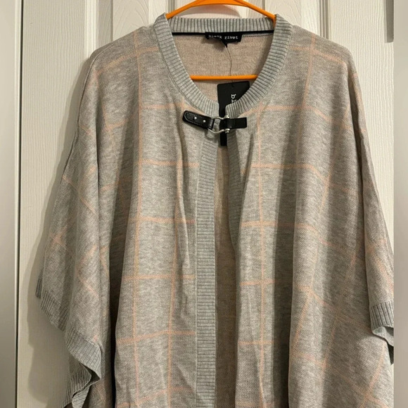 Sweater Poncho L/XL - Picture 2 of 8